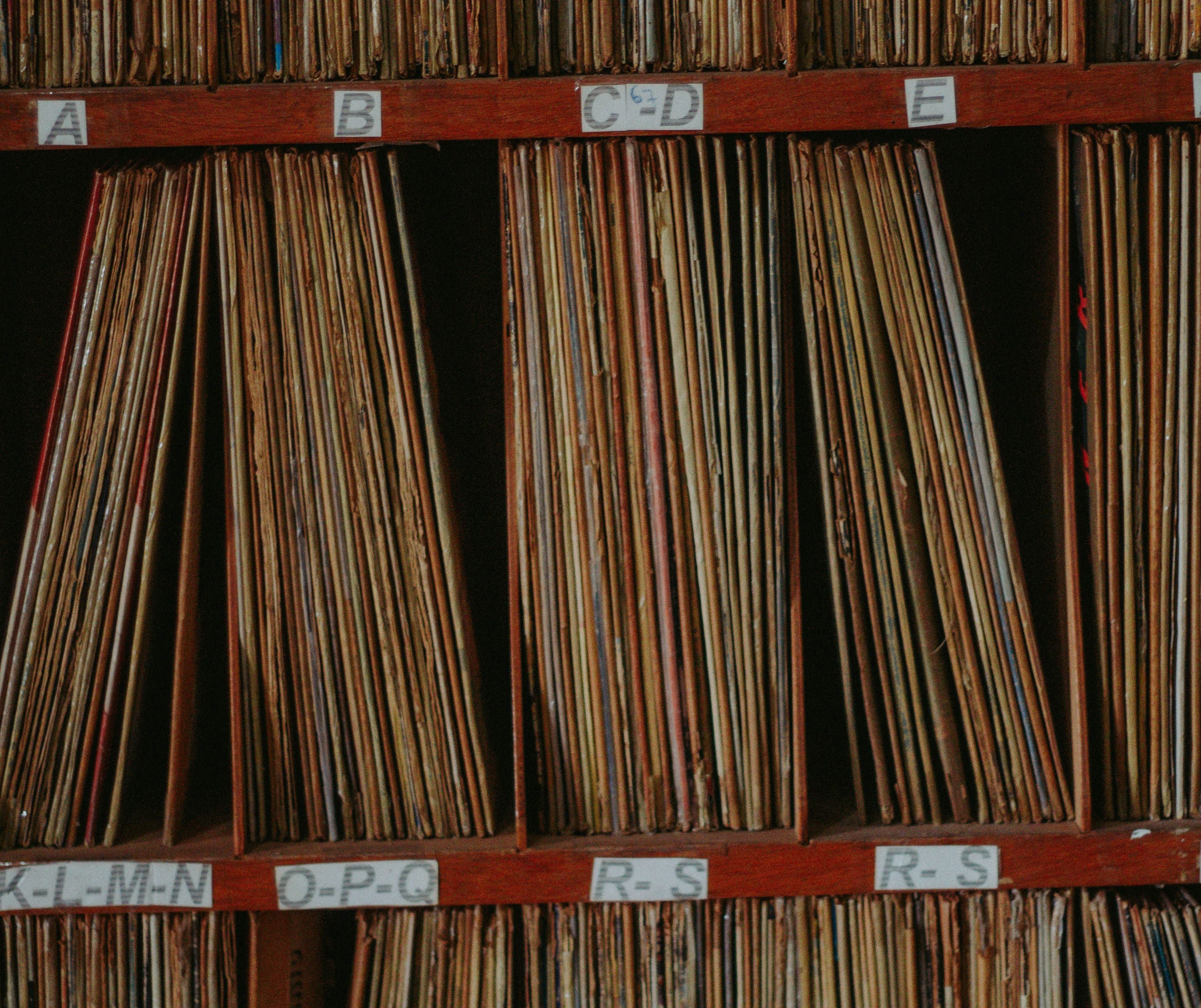 Comment trier ses vinyles ? Les meilleures méthodes pour organiser sa collection