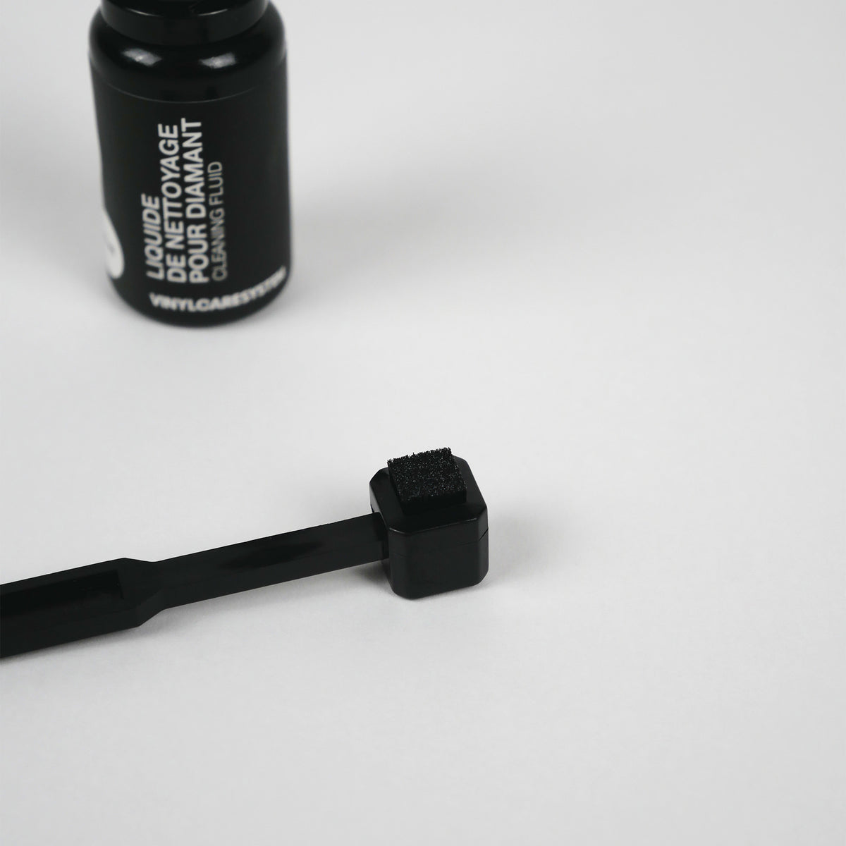 Brosse et liquide de nettoyage pour diamant